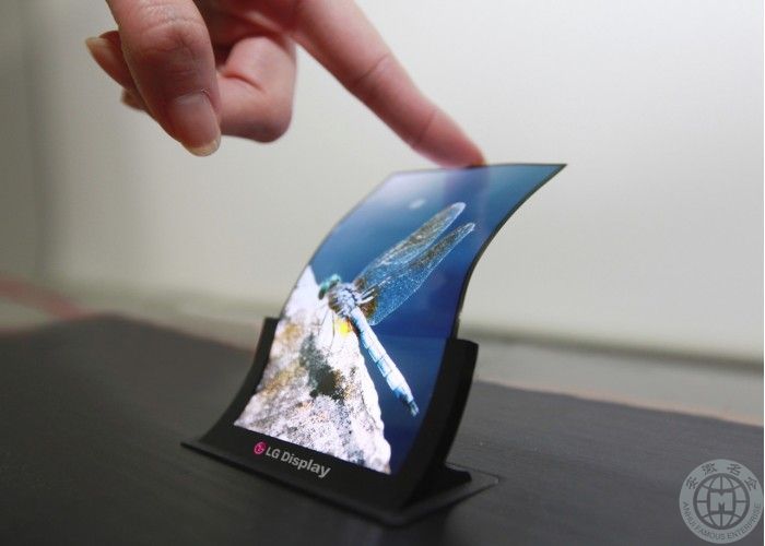5-inch-Plastic-OLED_1.jpg